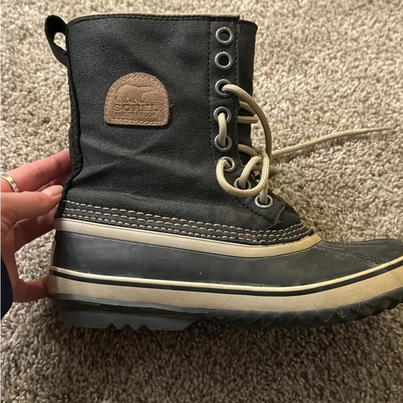 Sorel Size 7 Lace Up Boots - Picture 2 of 2